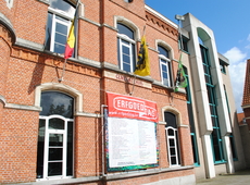 foto van het gedicht op spandoek aan het AC in Buggenhout