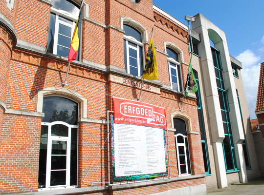 foto van het gedicht op spandoek aan het AC in Buggenhout