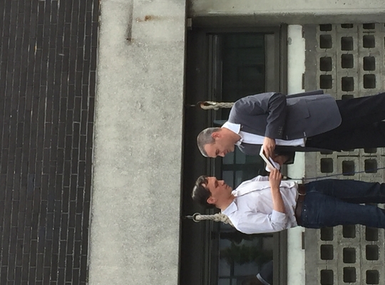 Wim Mommaers ontvangt boek