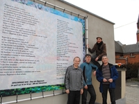 Foto bij het gedicht aan de muur van een café in Opstal